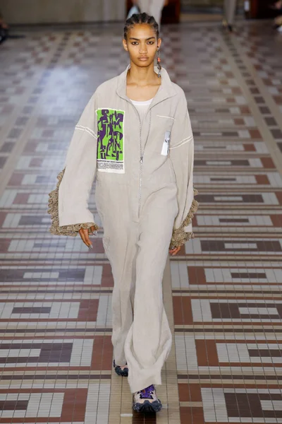 Look 19